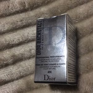 Sample size dior backstage foundation